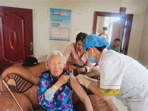 乌审旗卫生健康委持续推进60周岁以上老年人疫苗接种工作_鄂尔多斯市卫生健康委员会