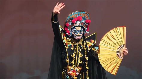 京剧变脸表演欣赏，中国传统变脸表演