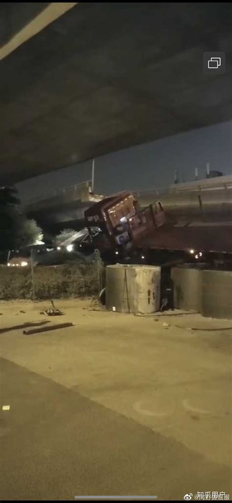 无锡桥面侧翻事故调查报告出炉：17官员被处理_凤凰网