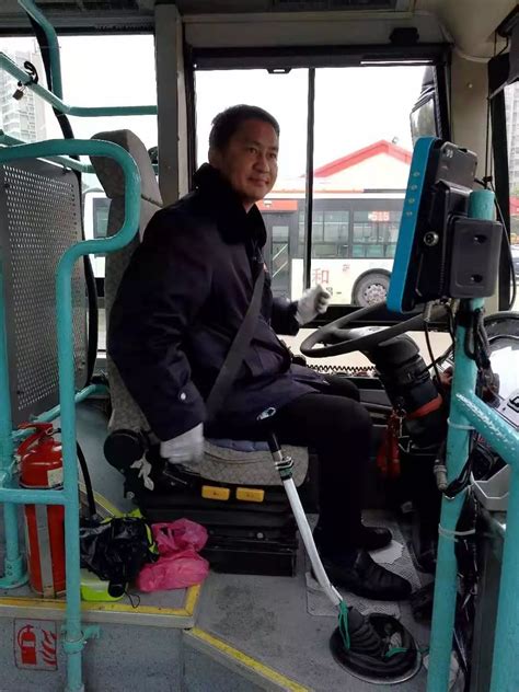 南昌县这条公交线上有个“热血丹心”的公交司机_手机新浪网