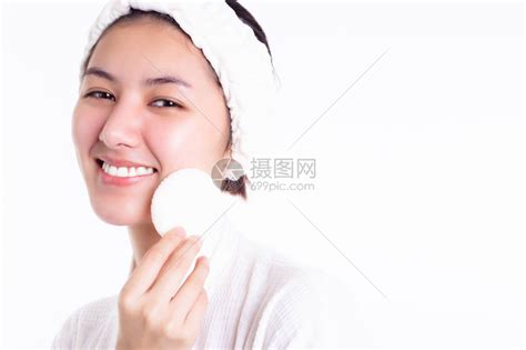 年轻的亚洲女拥有漂亮容光焕发的面部皮肤高清图片下载-正版图片506243923-摄图网