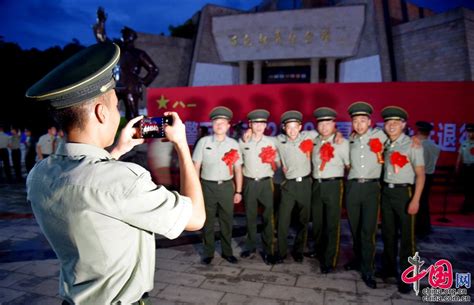 退伍季，来自中国红城最庄严的“ 武警礼 ”【组图】 _ 图片中国_中国网