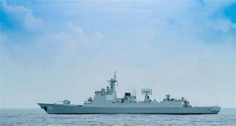 中东联合海上演习，不只中俄伊三国参加，052DL型舰是总指挥舰？__财经头条