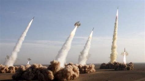 新一轮攻势已打响，大批伊朗造导弹发射升空，向美军发出战争警告_凤凰网视频_凤凰网