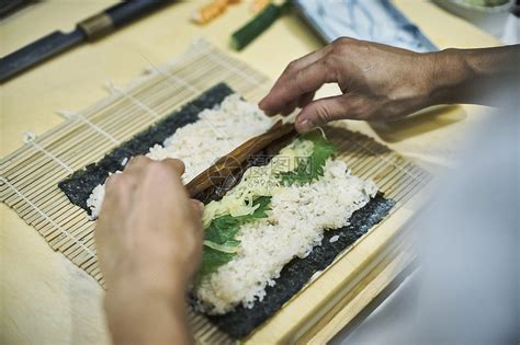 在做寿司的厨师高清图片下载-正版图片502066933-摄图网