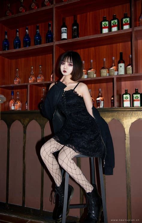 高清壁纸黑暗萝莉图片