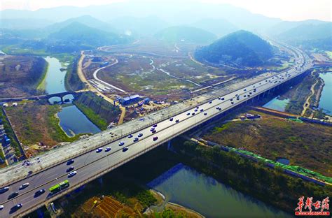 齐齐哈尔民航路跨线桥转体成功-东北网黑龙江-东北网