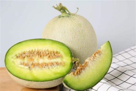西瓜是热性还是凉性的 西瓜属于热性还是凉性的水果呢_知秀网
