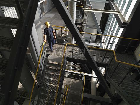 工业厂房钢板楼梯设计图片_土巴兔装修效果图