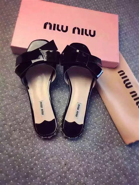 新款MiuMiu鞋子多少钱 优雅奢华钻装饰女鞋 MiuMiu鞋子价格 - 七七奢侈品