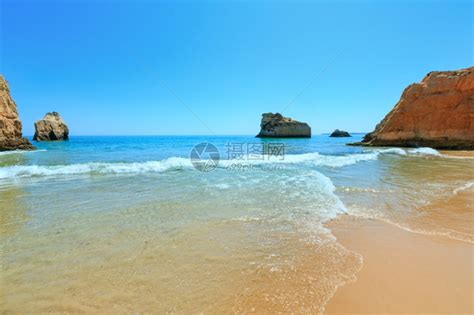 从DosTresIrmaos沙滩PortimaoAlvorAlgarve葡萄牙观看海景高清图片下载-正版图片306963300-摄图网
