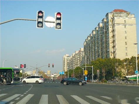 十字路口红绿灯plc程序_交通灯程序的最优化（西门子S7-200PLC为例）-CSDN博客