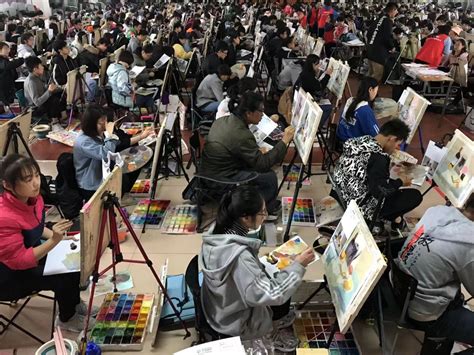 壮观！3000多名美术考生同场作画 - 艺考 - 新湖南