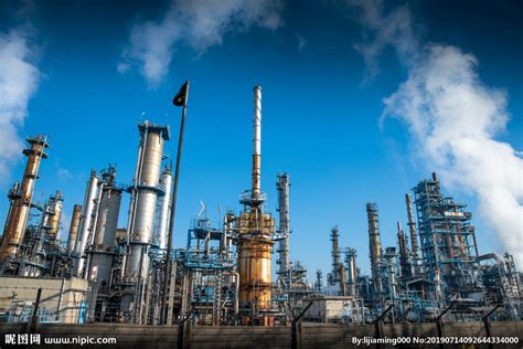 石油工人和炼油业高清摄影大图-千库网