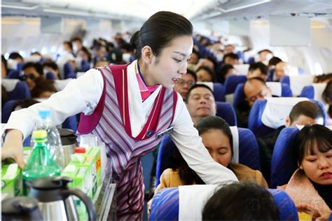 飞机上别睡了！调查：每50名乘客就有1人机上遇真爱_航空要闻_资讯_航空圈