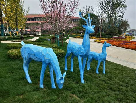 定制景观园林玻璃锈钢卡通兔子雕塑户外花园小区草地装饰美陈-阿里巴巴
