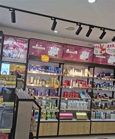 开化妆品店是否还在考虑选择加盟? - 香港国际名妆