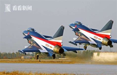 迪拜航展迎来中国空军“八一飞行表演队”|空军|八一飞行表演队|飞行表演队_新浪新闻