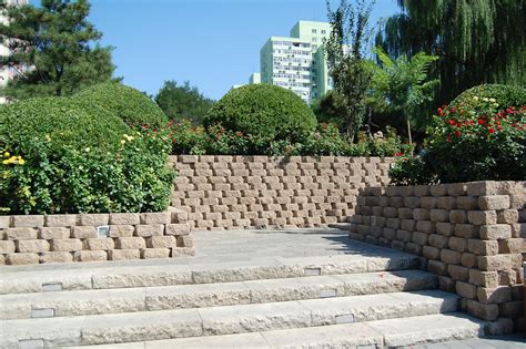 砖砌围墙设计，用造型和工艺照亮庭院的艺术之美