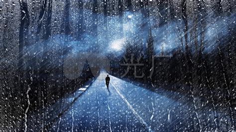 雨中的人背影,雨中的人卡通,雨中的人_大山谷图库