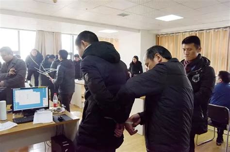 骗子冒充领导诈骗员工2万元，湖北民警跨省抓获3名嫌疑人