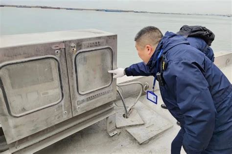 江苏海事局 海事动态 泰州沿江码头一季度靠港船舶使用岸电艘次同比再创新高