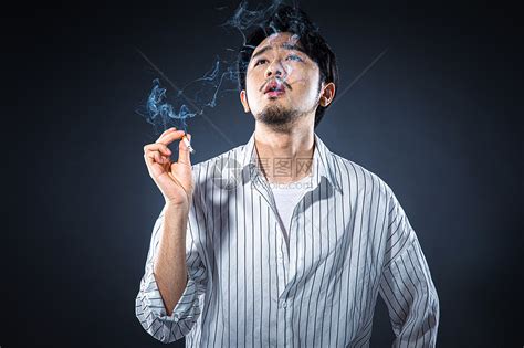 男性抽烟高清图片下载-正版图片501334856-摄图网