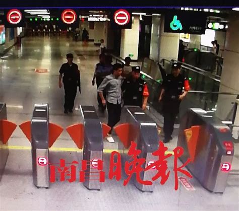 怒！南昌地铁女厕所一幕！25岁男子当场被抓