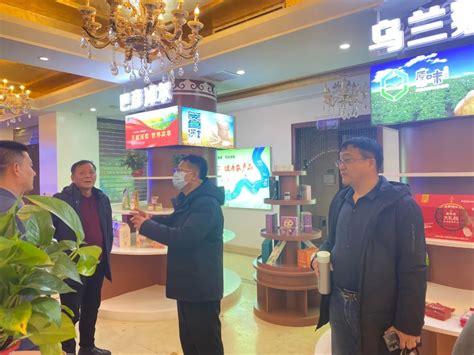 河北省内蒙古商会常务副会长狄亚东一行给福利院儿童送温暖