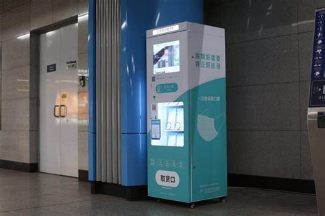 方便贴心！京港地铁25座车站设置一次性口罩售卖机_荔枝网新闻