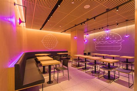 麦当劳广州首家未来餐厅旗舰店开业 今年将增至4家-开店邦