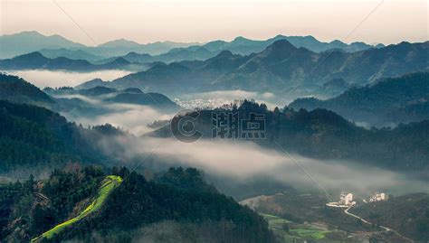 云雾缭绕的山脉高清图片下载-正版图片500654020-摄图网