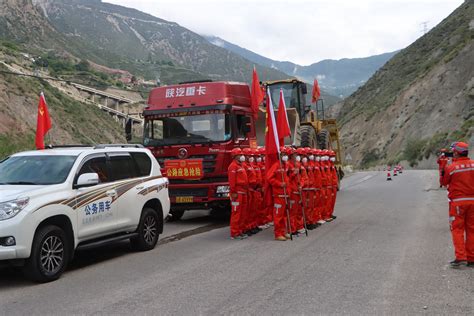 云南：德钦公路分局以雪为令铲雪除冰保畅通-公路养护网-公路养护和城市道路养护专业网站