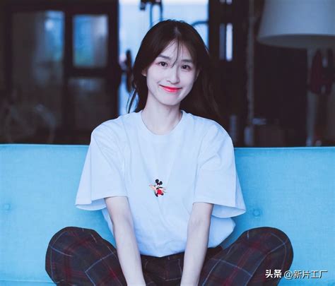 丁霁图片
