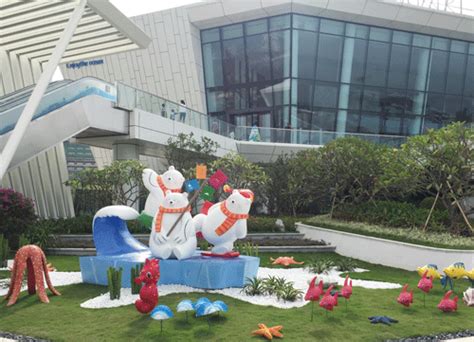 惠州金融街定制玻璃钢北极熊雕塑-玻璃钢雕塑厂
