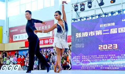 甘肃张掖：国际标准舞（体育舞蹈）公开赛举行-人民图片网