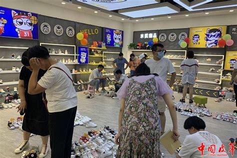 汉口北鞋业皮具城名童鞋馆开业 50余童鞋商家抱团入驻