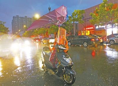 河南省人民政府门户网站 暴风雨昨日突袭河南 郑州刮7级风1小时降温11℃