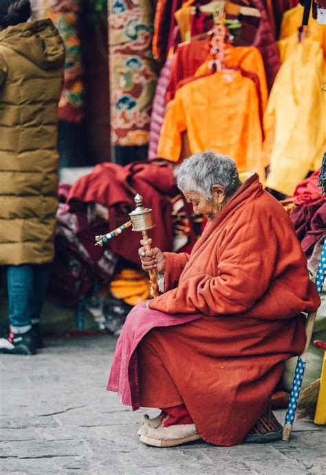 实拍:玉树街头的藏族百姓们_新浪图片
