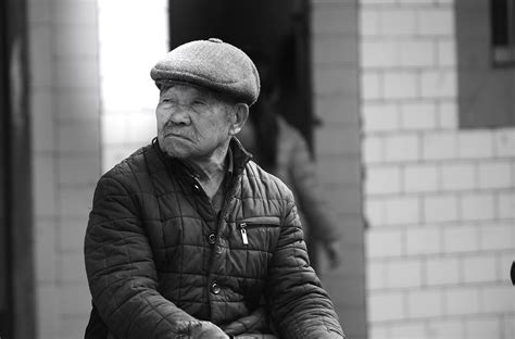 老年男人,真实的人,毛衣摄影素材,汇图网www.huitu.com