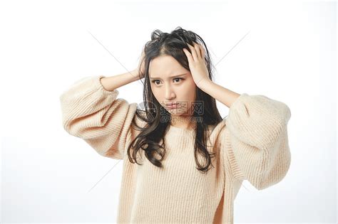 年轻女孩生气表情动作高清图片下载-正版图片500860273-摄图网