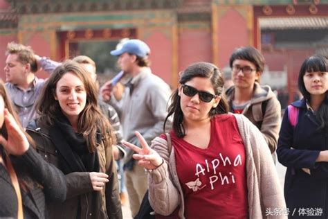 外国人来中国旅游时, 中国给他们的带来的冲击是什么?