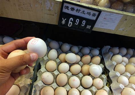 淡季不淡！鸡蛋价格横盘历史高位，多地零售价破7元，发生了啥？ - 知乎
