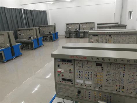 电子工程系实验室一角-电气与电子工程学院