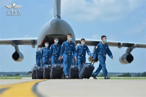 空军第十批女飞行学员首次完成单飞训练任务_军事航空_资讯_航空圈