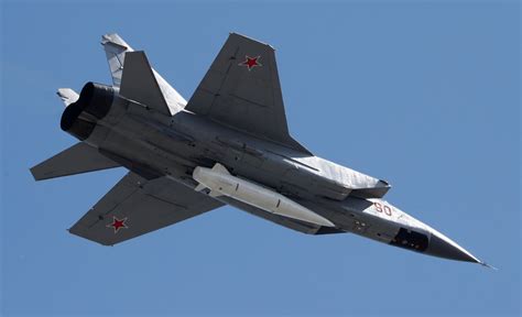 俄罗斯米格-31为什么这么大？未来还会出现这种大型战斗机吗？_凤凰网