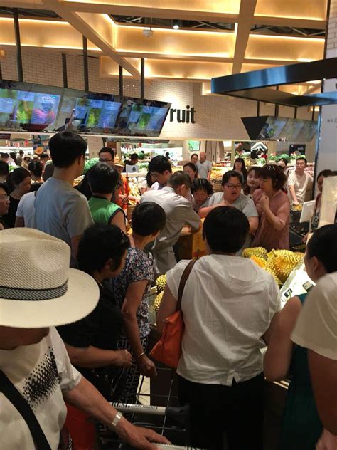 探访南京首家DIG进口超市优惠力度大、人挤爆_联商网