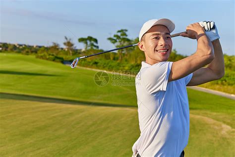 高尔夫挥杆六大步骤简介-上海华东高尔夫培训