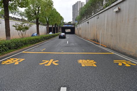 @长沙驾驶员，暴雨天经过桥涵洞学会看这些标识很重要-民生-长沙晚报网