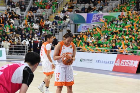 WCBA季后赛：新疆女篮主场74：81惜败广东女篮_凤凰资讯
